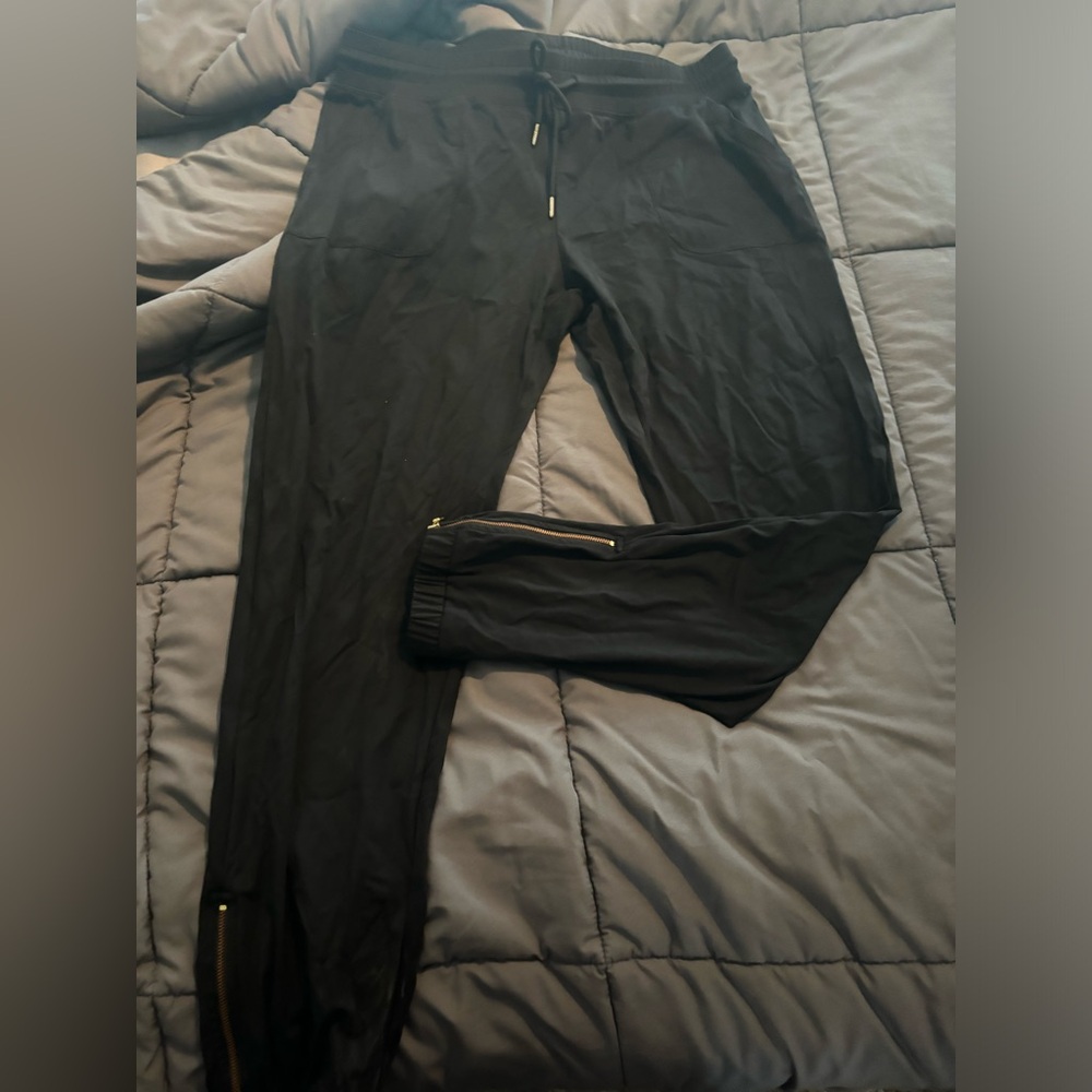 Zyia Joggers with gold zippers Black size XL